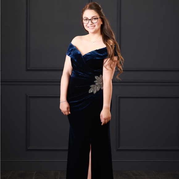 NWT Alex Evenings Women's Long Off The Shoulder Fit and Flare Dress | SIZE 10P - Picture 4 of 5